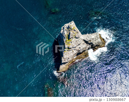 ヒリゾ浜のある中木沖の沖磯。 日本でも屈指の磯釣りのポイントである。ヒリゾ浜中木南伊豆町伊豆半島静岡 130988667