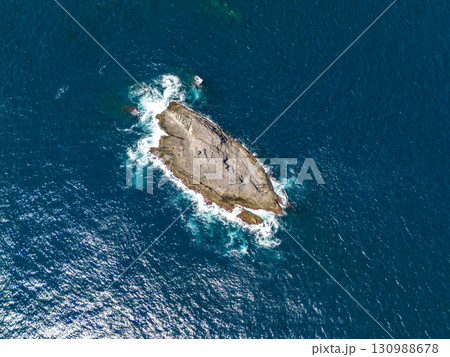 ヒリゾ浜のある中木沖の沖磯。 日本でも屈指の磯釣りのポイントである。ヒリゾ浜中木南伊豆町伊豆半島静岡 130988678