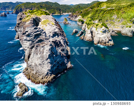 ヒリゾ浜のある中木沖の沖磯。 日本でも屈指の磯釣りのポイントである。ヒリゾ浜中木南伊豆町伊豆半島静岡 130988693