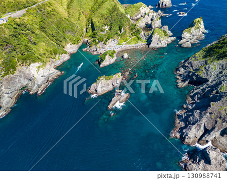 ヒリゾ浜と周辺の小島や海域を調査するための空中撮影をしている。 地元の漁協に許可を得てドローンを飛行 130988741