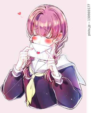 ラブレターを持つセーラー服のみつあみの女子学生 涙 恋 ラブレターを持つセーラー服のみつあみの女子学生 涙 恋 130989177