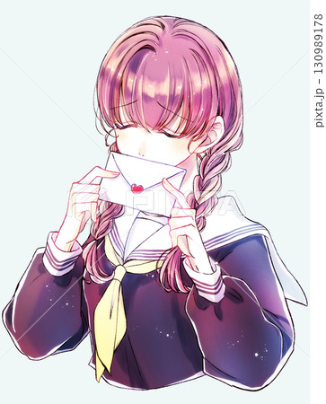 ラブレターを持つセーラー服のみつあみの女子学生 悲しい ラブレターを持つセーラー服のみつあみの女子学生 悲しい 130989178