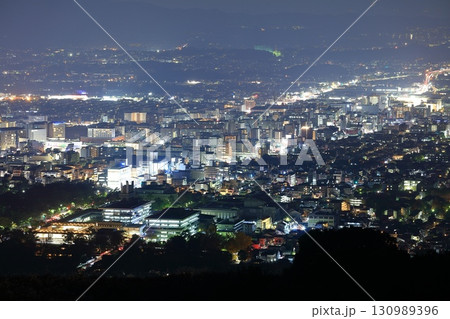 【奈良県】若草山から見た奈良の夜景 130989396