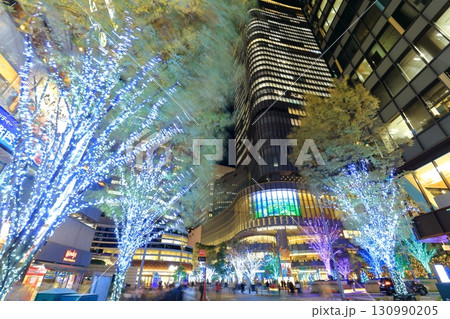 【東京都】東京ミッドタウン日比谷の夜景（丸の内イルミネーション） 130990205
