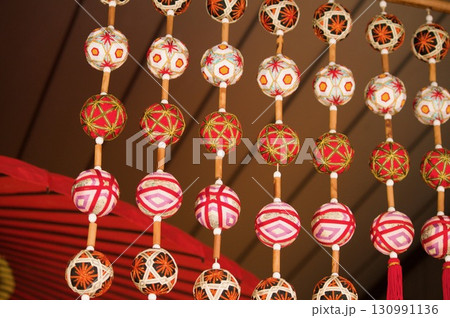 吊した手鞠 130991136