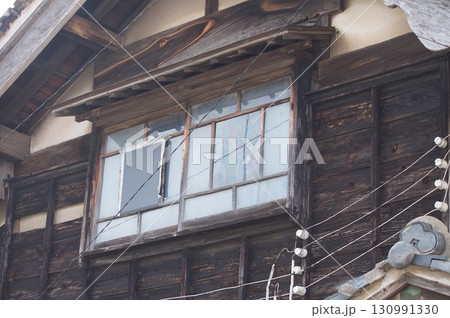 古いガラス窓 130991330