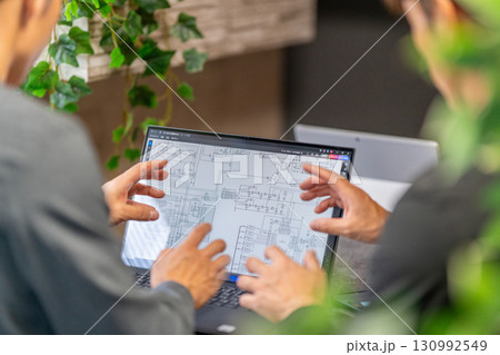 半導体回路図　設計　2人 130992549