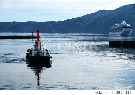 宮古港の朝 豪華客船飛鳥Ⅲ入港 130994335