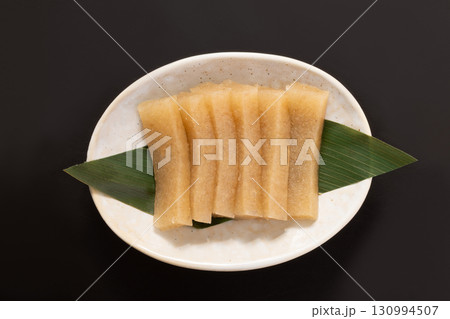 えごねり いごねり(えご草を煮て溶かし、冷やし固めた) えごねり いごねり(えご草を煮て溶かし、冷やし固めた) 130994507