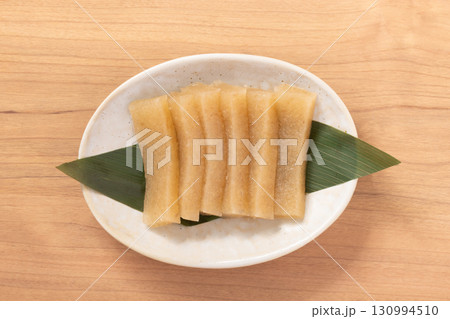 えごねり いごねり(えご草を煮て溶かし、冷やし固めた) えごねり いごねり(えご草を煮て溶かし、冷やし固めた) 130994510