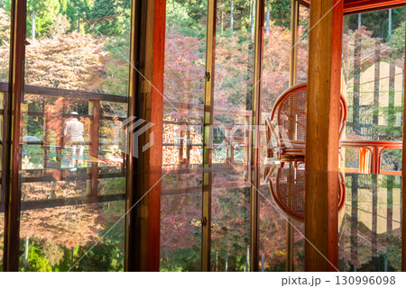 佐賀県 環境芸術の森の紅葉リフレクション 佐賀県 環境芸術の森の紅葉リフレクション 130996098