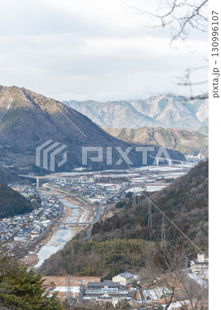 兵庫県 立雲峡登山道中に見下ろした町 兵庫県 立雲峡登山道中に見下ろした町 130996107