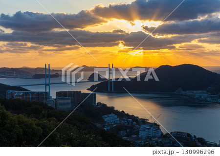 長崎県長崎市 鍋冠山公園展望台の夕暮れ 長崎県長崎市 鍋冠山公園展望台の夕暮れ 130996296