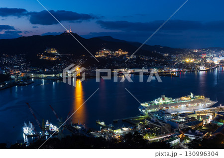 世界新三大夜景 長崎夜景 鍋冠山公園展望台からの眺望 世界新三大夜景 長崎夜景 鍋冠山公園展望台からの眺望 130996304