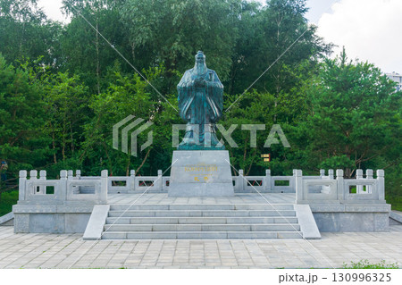 Confucius statue in Huaming Park 130996325