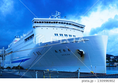 小樽フェリーターミナルに停泊中の新日本海フェリー「あざれあ」 130996902