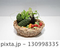 新鮮な採れたて夏野菜 130998335
