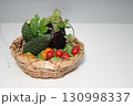新鮮な採れたて夏野菜 130998337