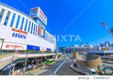 日本の東京都市景観9月17日。新宿駅前やビックカメラ・小田急ハルク、新宿駅西口再開発などを望む 日本の東京都市景観9月17日。新宿駅前やビックカメラ・小田急ハルク、新宿駅西口再開発などを望む 130998527