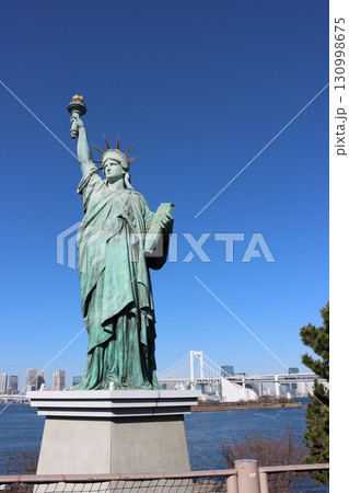 自由の女神 130998675