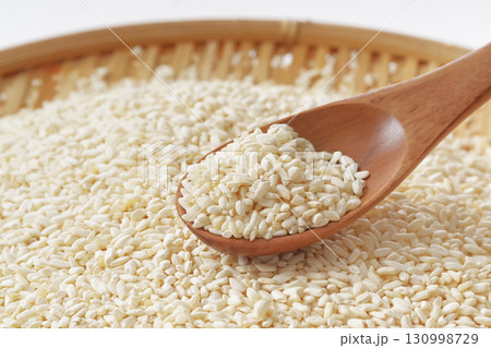 日本の発酵食品の代表である米麹 日本の発酵食品の代表である米麹 130998729