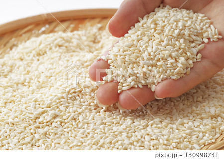 日本の発酵食品の代表である米麹 日本の発酵食品の代表である米麹 130998731