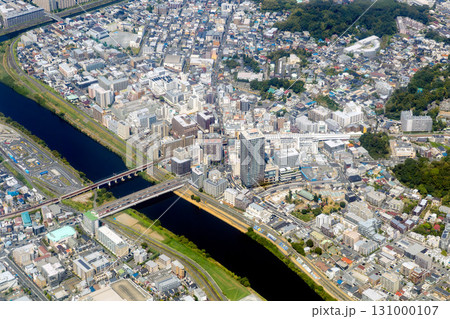 東急東横線の綱島駅付近を空撮 131000107