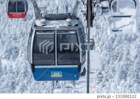 山形県　蔵王温泉スキー場　白銀世界の樹氷とゴンドラ 131000122