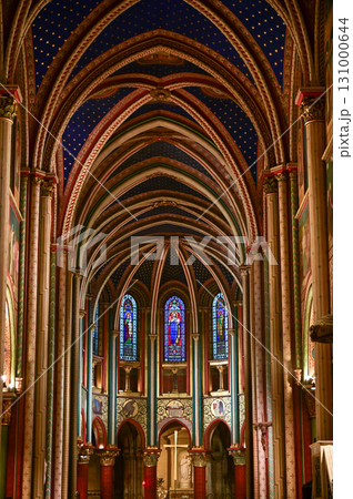 パリにある教会の美しい内装風景 パリにある教会の美しい内装風景 131000644