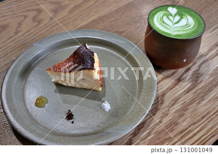 倉敷美観地区の古民家カフェ　抹茶ラテとバスクチーズケーキ 131001049