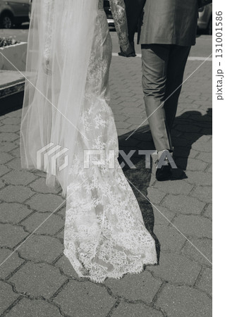 CloseUp Wedding Walking Moment 131001586