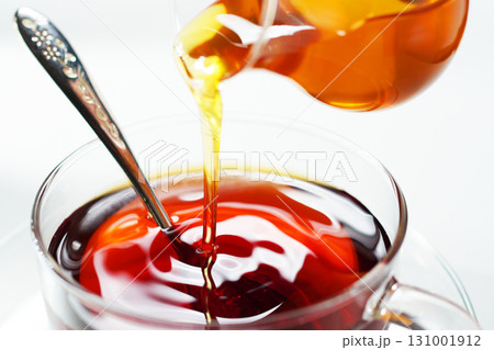 紅茶に蜂蜜を注ぐ・ハニーティー 紅茶に蜂蜜を注ぐ・ハニーティー 131001912