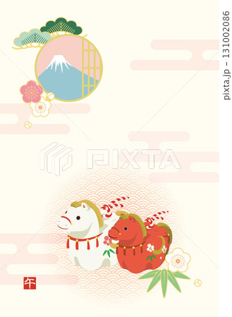 富士山とかわいい馬の土鈴、午年の年賀状テンプレート（文字なし） 131002086