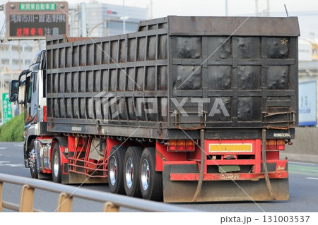 スクラップ運搬車両 131003537