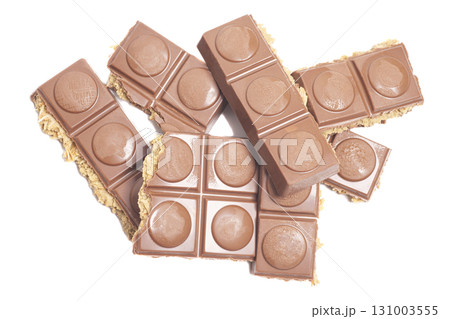 Dubai Chocolate with green kadayif and pistachio spread 131003555