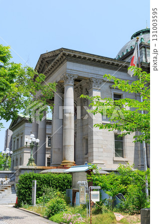 初夏の大阪府立中之島図書館 (大阪府大阪市北区) 131003595