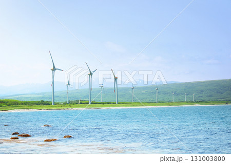 風力発電所のある海辺 131003800
