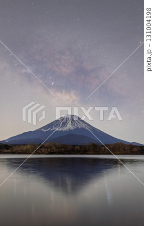 富士山と天の川 131004198
