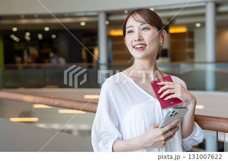 女子旅　パスポート　スマホ 131007622