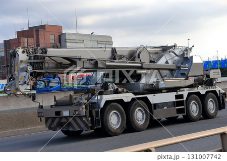ラフテレーンクレーン（自走式クレーン） 131007742