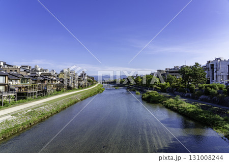 真夏の鴨川風景　 131008244