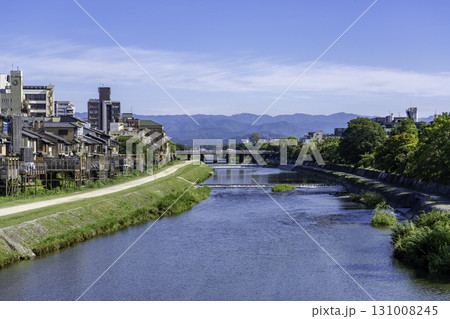 真夏の鴨川風景　 131008245