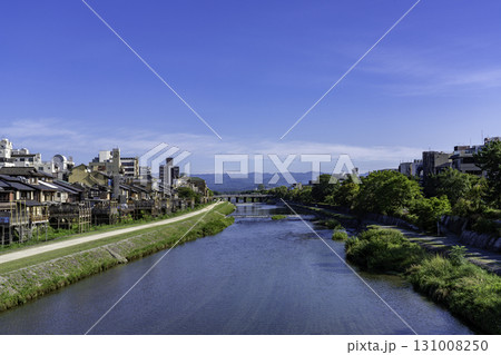 真夏の鴨川風景　 131008250