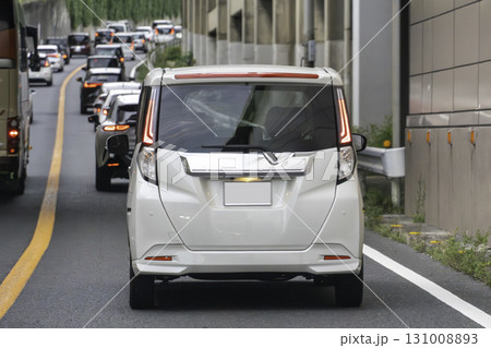 自家用車　走行イメージ　幹線道路　 131008893
