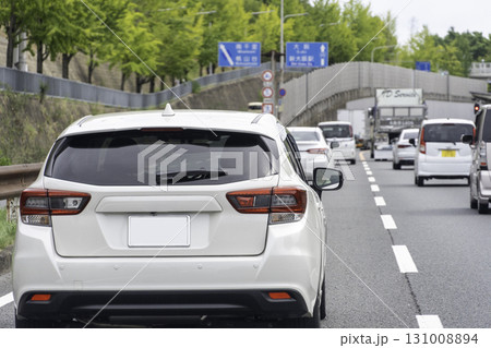 自家用車　走行イメージ　幹線道路　 131008894