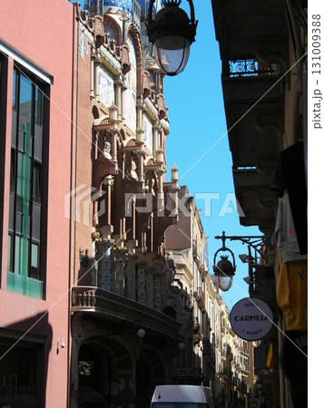 スペイン　バルセロナ　カタルーニャ音楽堂　5月の晴れの日 131009388