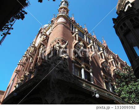 スペイン　バルセロナ　カタルーニャ音楽堂　5月の晴れの日 131009392