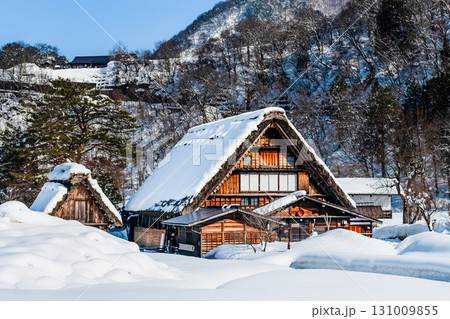白川郷の雪景色　和田家 131009855