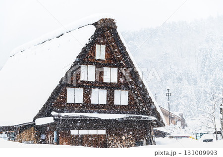 白川郷の雪景色 白川郷の雪景色 131009993