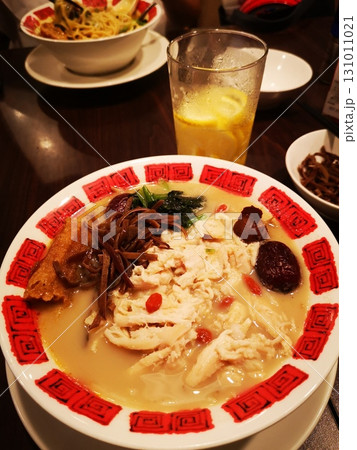 蒸し鶏と棗の薬膳麻辣湯 蒸し鶏と棗の薬膳麻辣湯 131011021